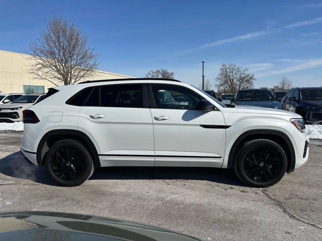 Used 2025 Volkswagen Atlas Cross Sport SEL R-Line image 8