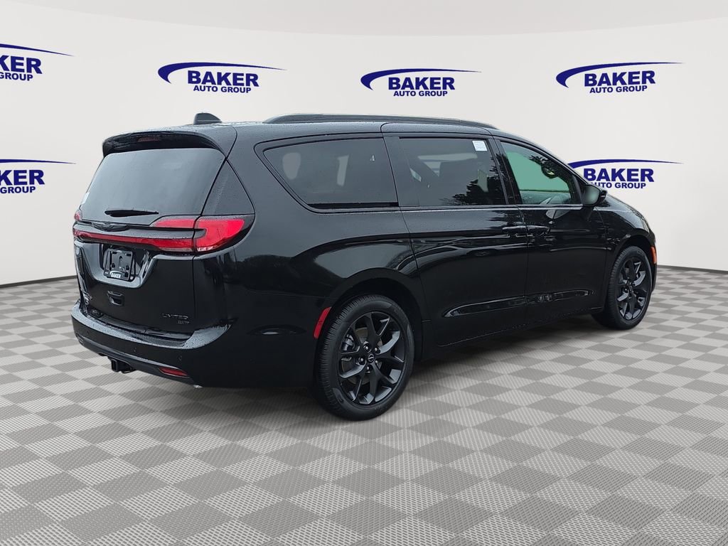 New 2026 Chrysler Pacifica Limited AWD/4WD image 3