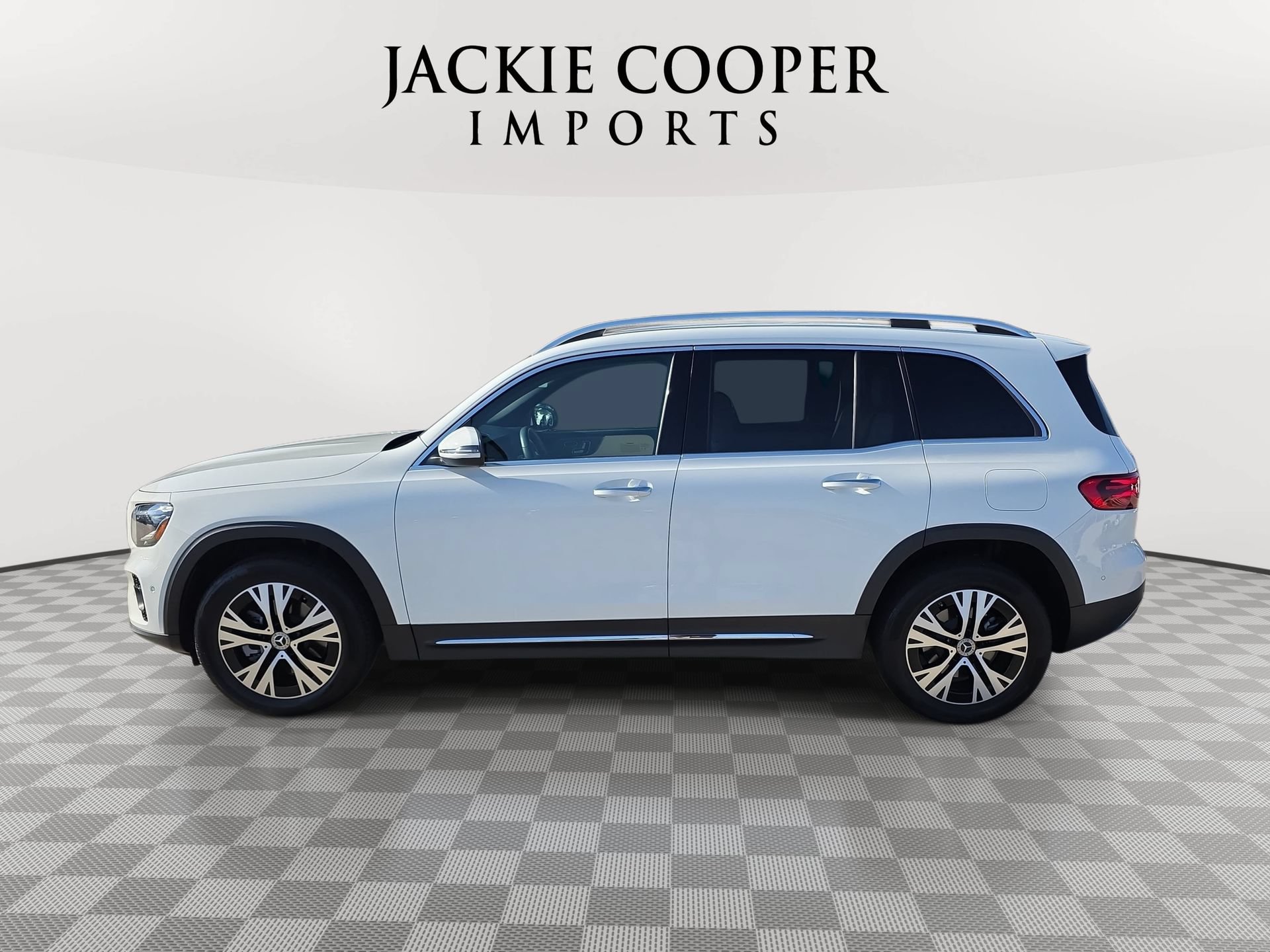 Used 2025 Mercedes-Benz GLB 250 image 8