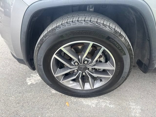 Used 2020 Jeep Grand Cherokee Laredo w/ 18" Wheel & 8.4" Radio Group RWD image 8