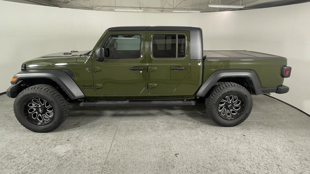 Used 2023 Jeep Gladiator Sport w/ Off Road Group image 6