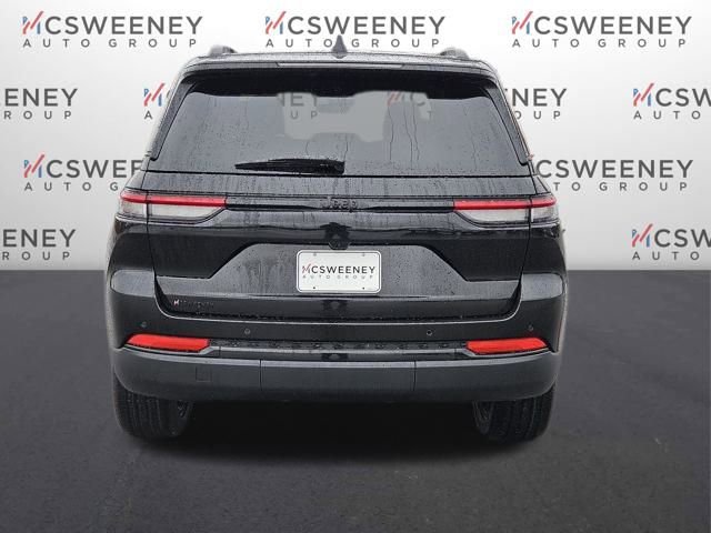 New 2025 Jeep Grand Cherokee Altitude RWD image 4