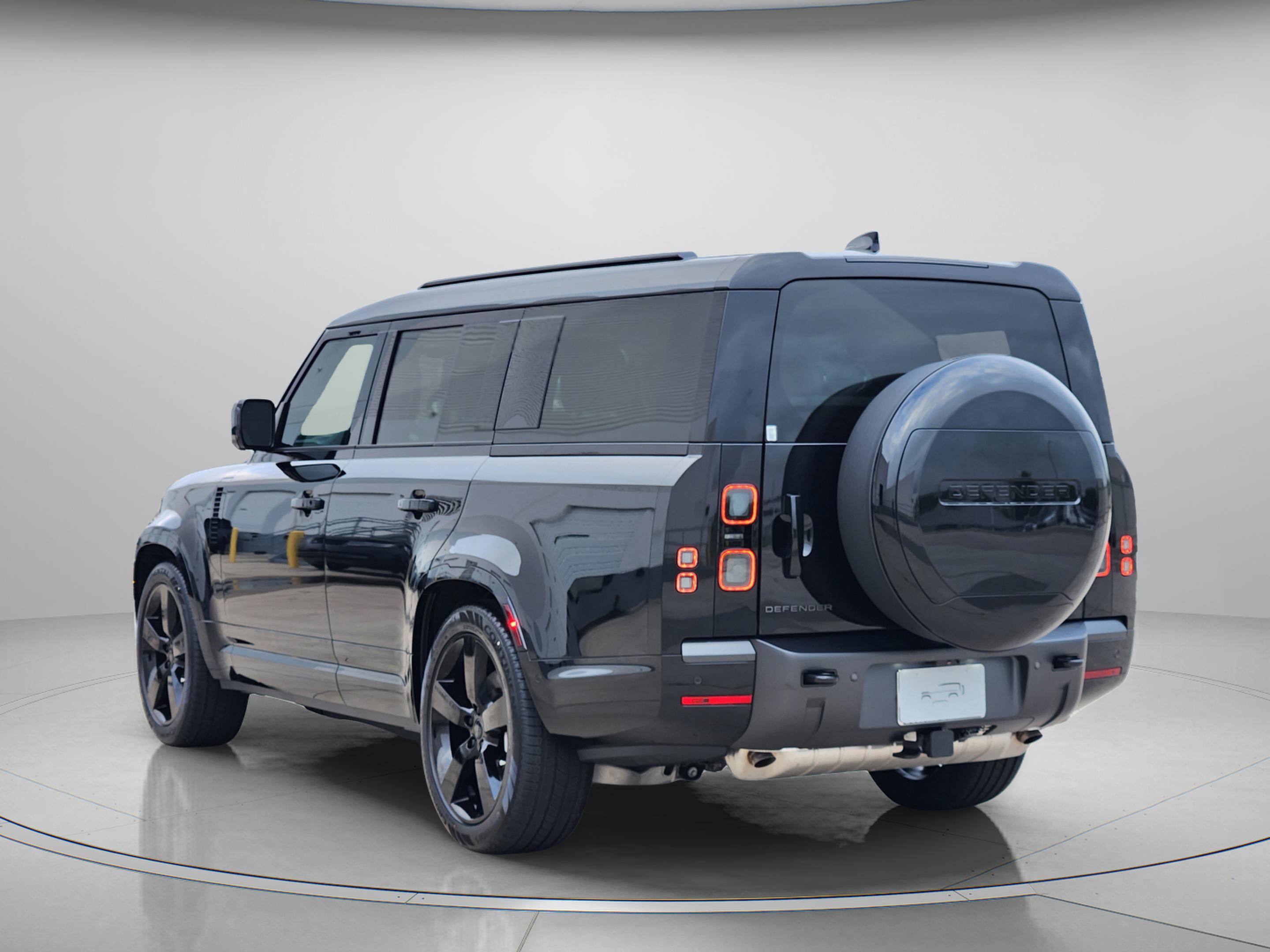 New 2026 Land Rover Defender 130 X-Dynamic SE AWD/4WD image 3