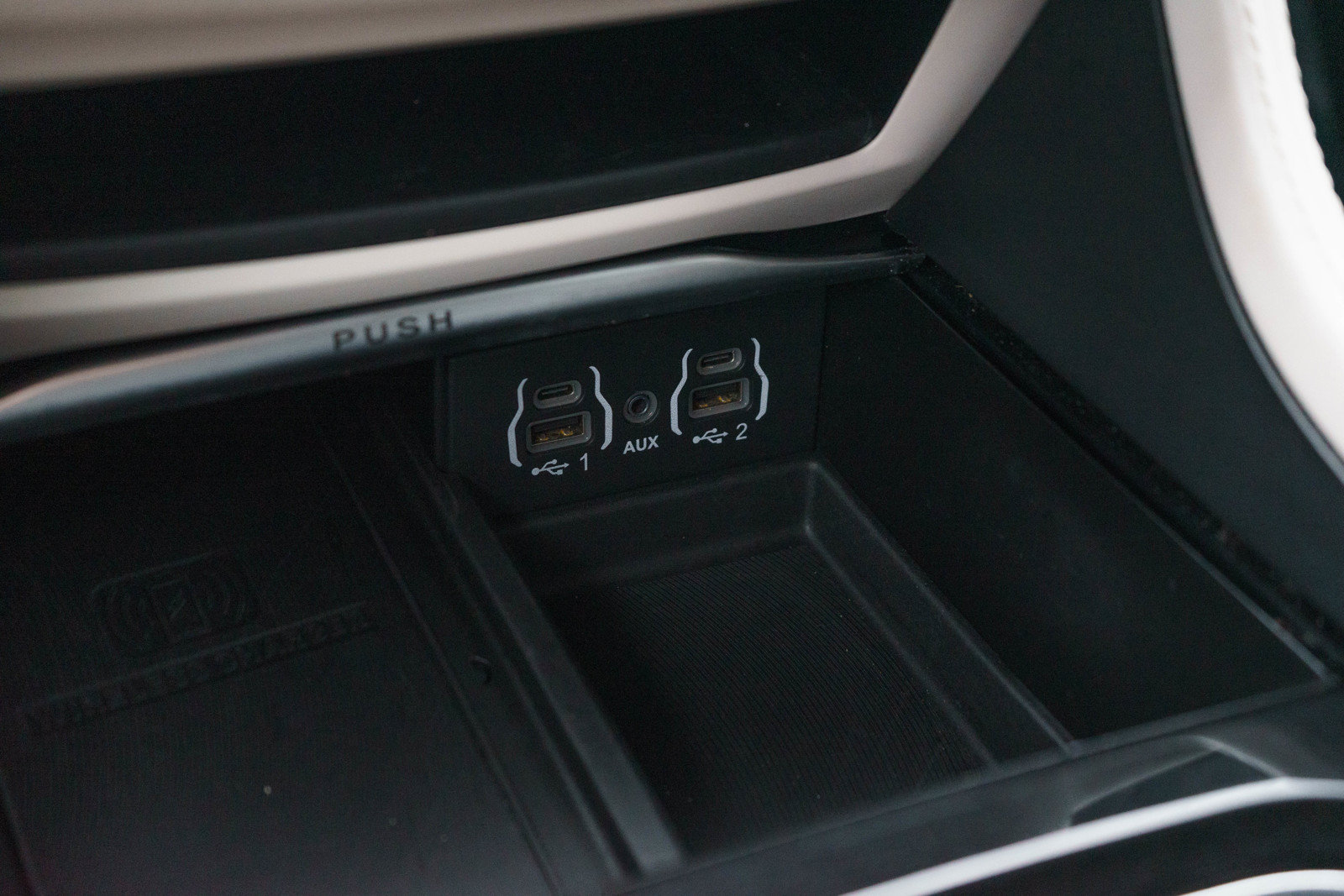 Used 2023 Chrysler Pacifica Limited FWD image 18