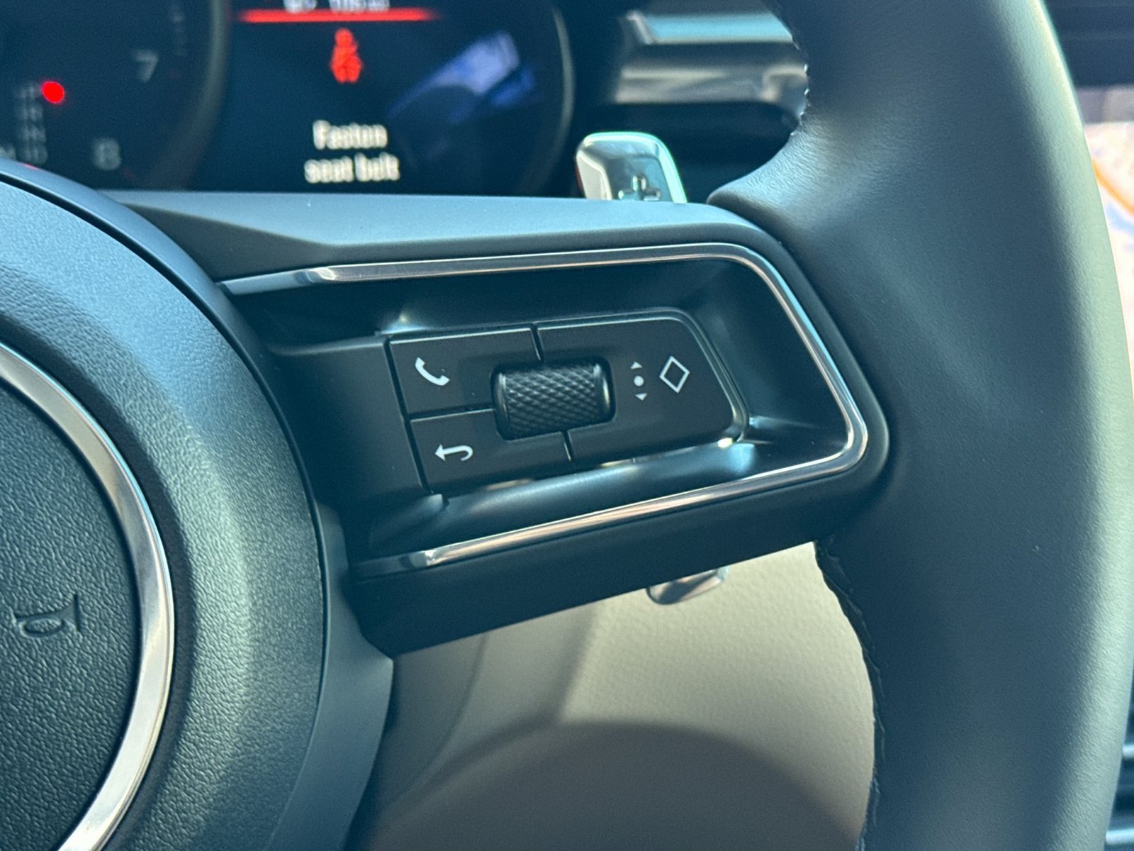 Certified 2026 Porsche Macan AWD/4WD image 29