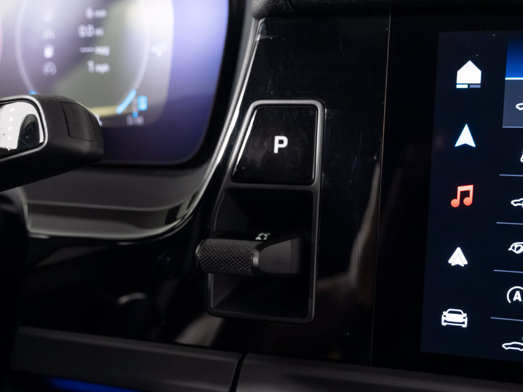 Certified 2025 Porsche Panamera GTS AWD/4WD image 34