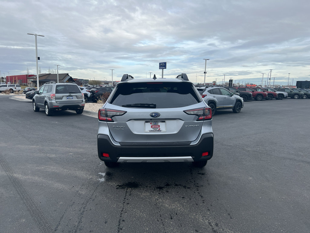 Used 2025 Subaru Outback Limited image 8