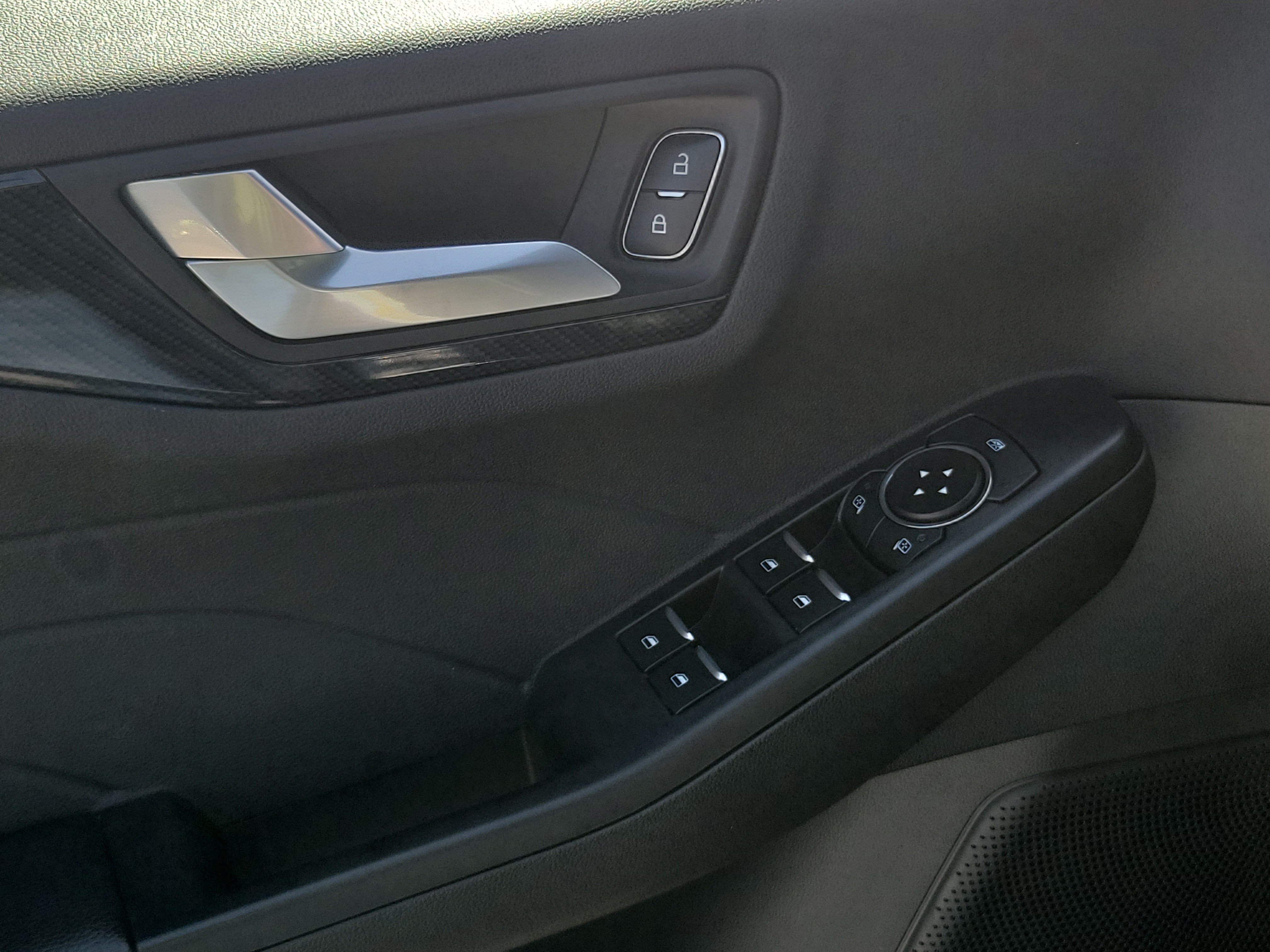 Used 2025 Ford Escape ST-Line w/ Tech Pack #1 FWD image 28