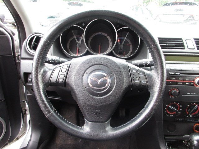 Used 2005 MAZDA MAZDA3 s w/ Moonroof & 6-CD Pkg FWD image 17