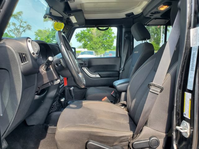 Used 2016 Jeep Wrangler Unlimited Sahara w/ Dual Top Group AWD/4WD image 4