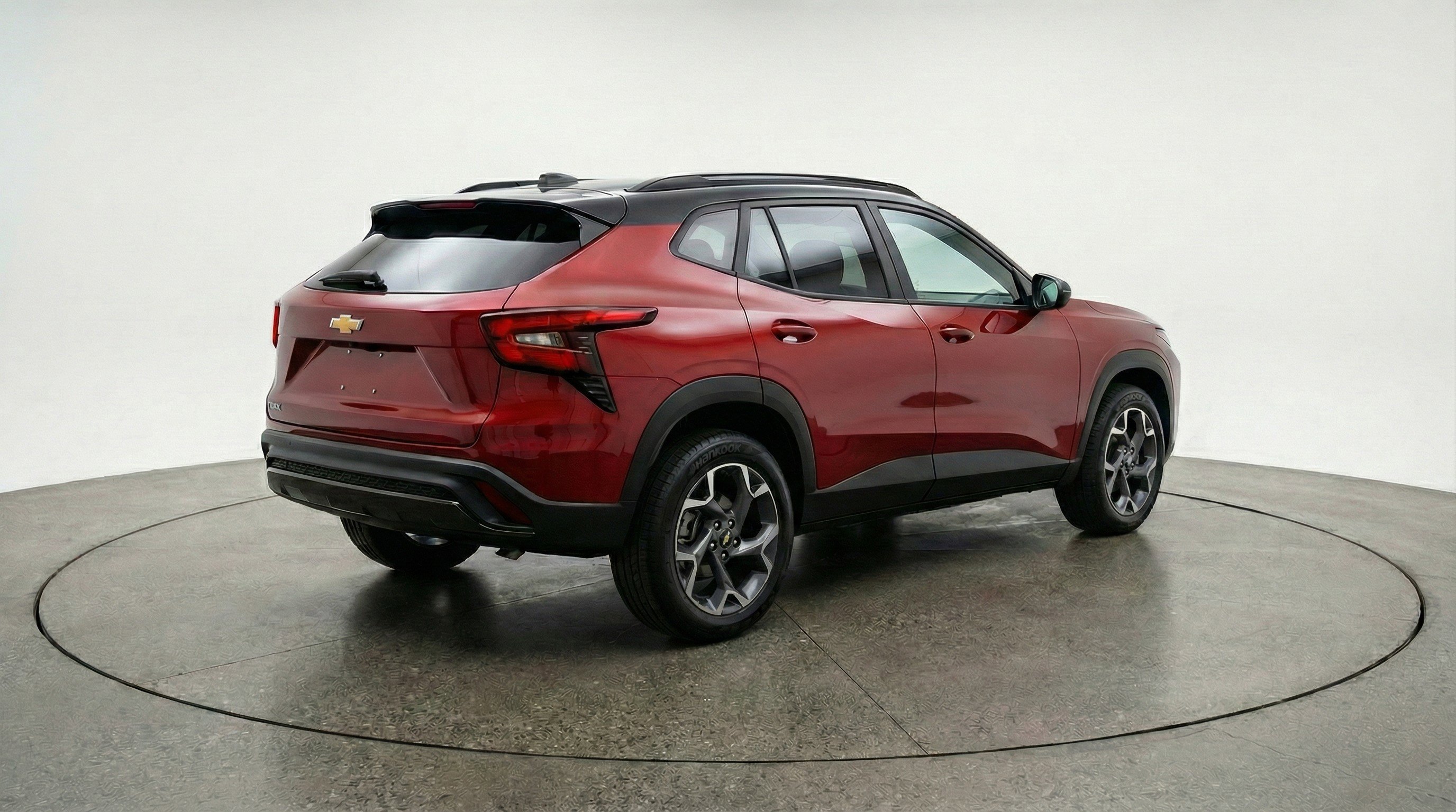 Used 2025 Chevrolet Trax LT FWD image 9