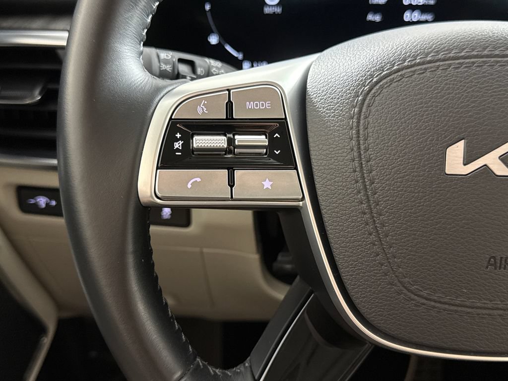 Used 2025 Kia Telluride SX w/ SX Captain's Chair Package FWD image 16
