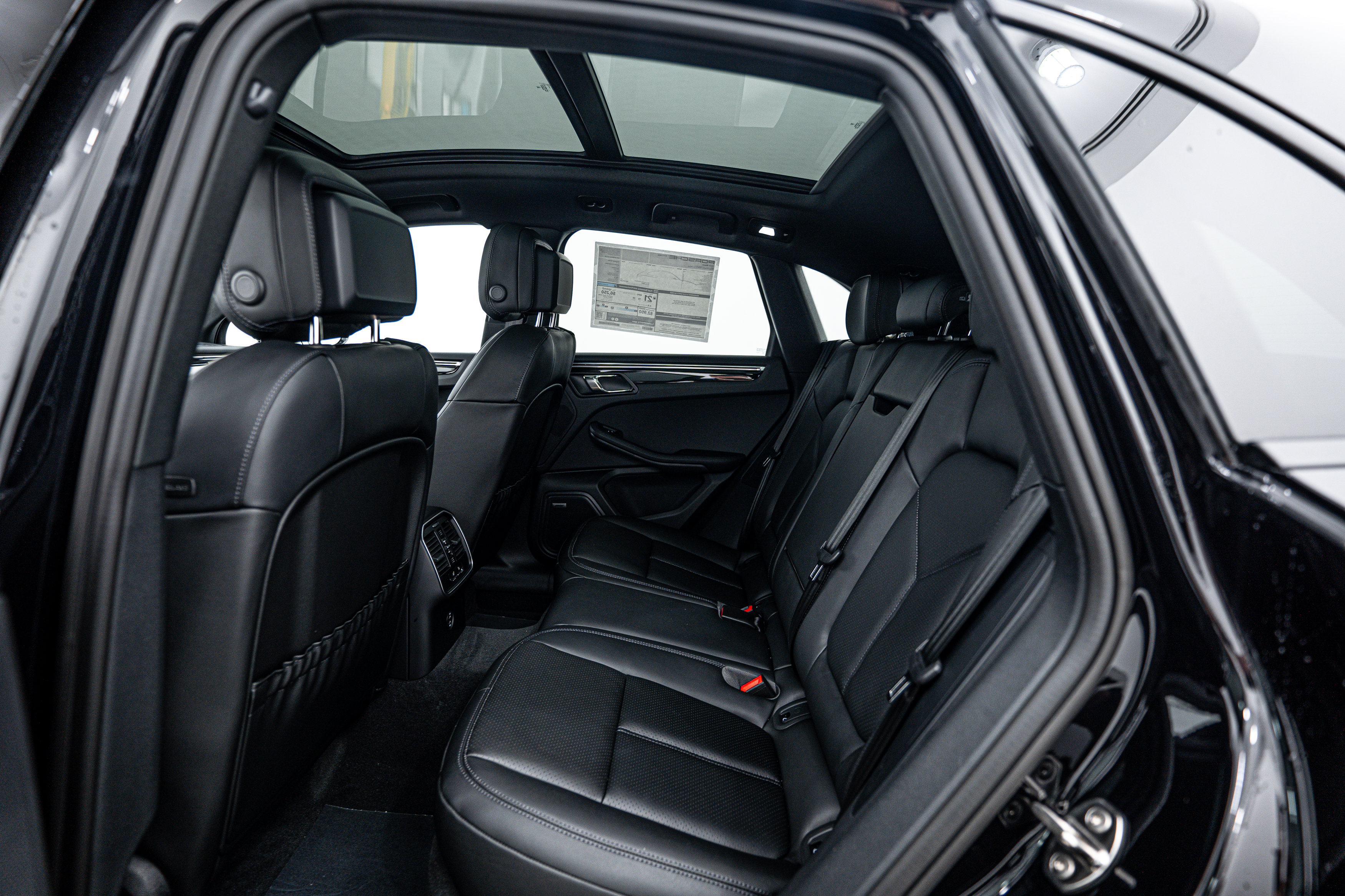 Certified 2026 Porsche Macan AWD/4WD image 23
