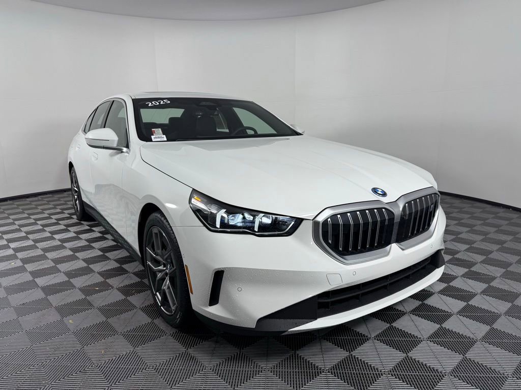 Used 2025 BMW i5 xDrive40 w/ M Sport Package image 3