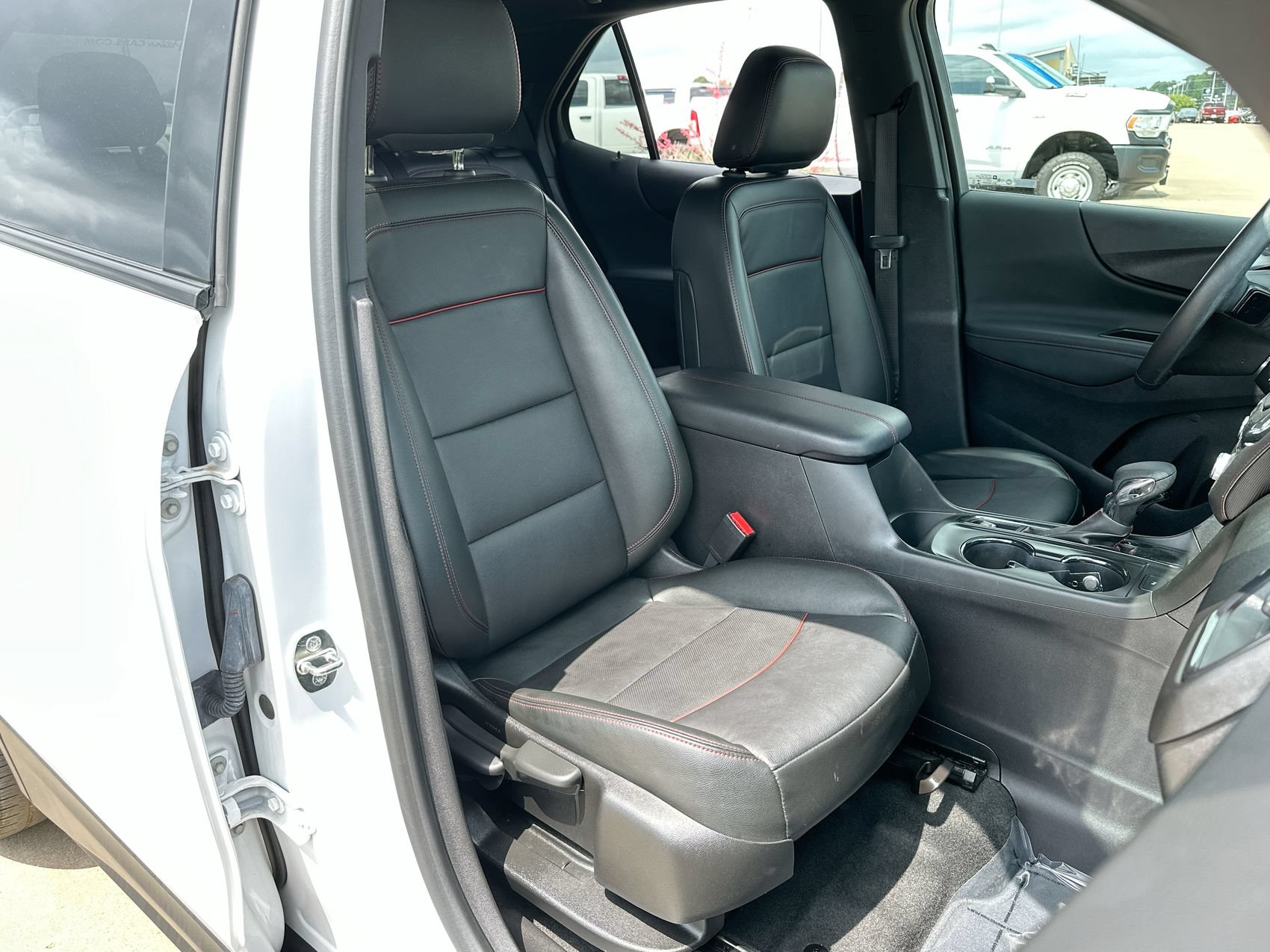 Used 2022 Chevrolet Equinox RS w/ RS Leather Package FWD image 24