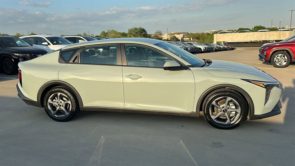 Used 2025 Kia K4 LXS image 13