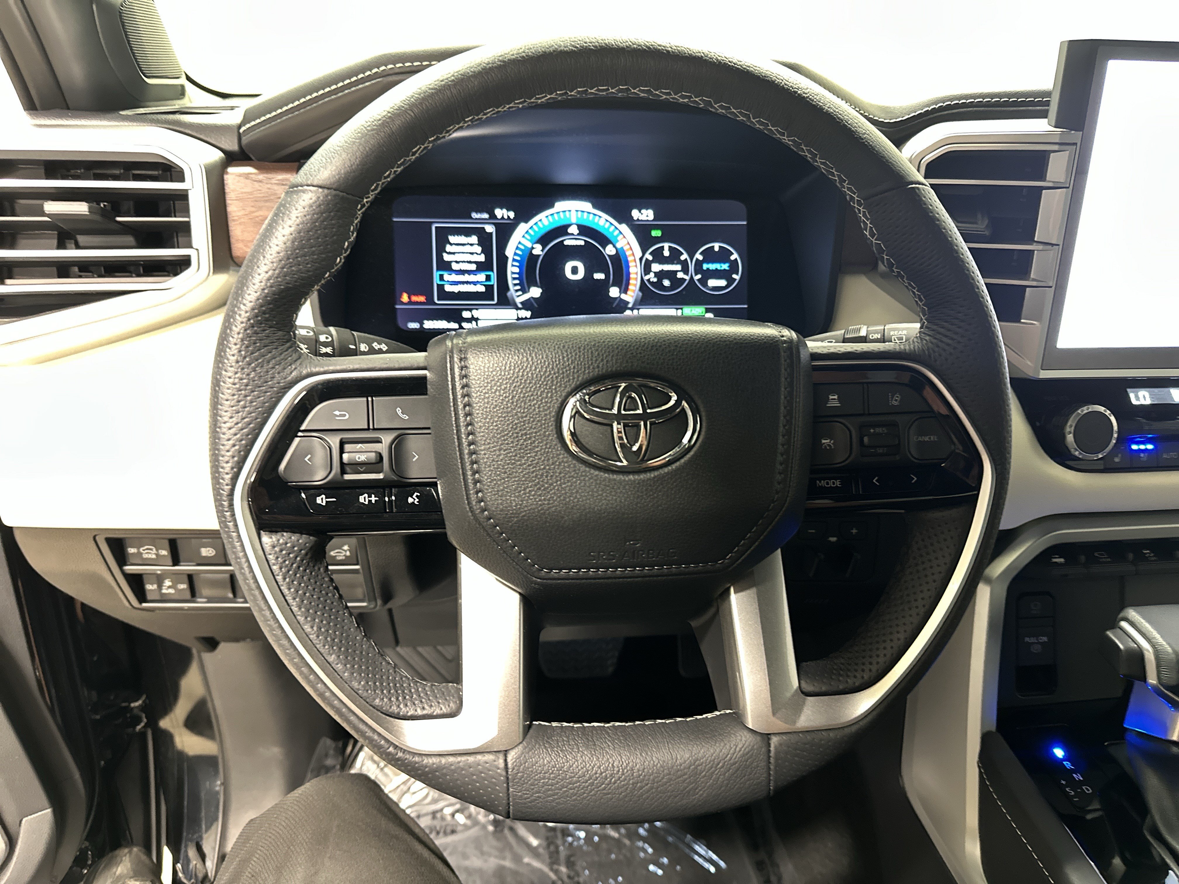 Used 2025 Toyota Sequoia Capstone AWD/4WD image 18