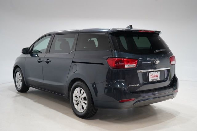 Used 2017 Kia Sedona LX image 6