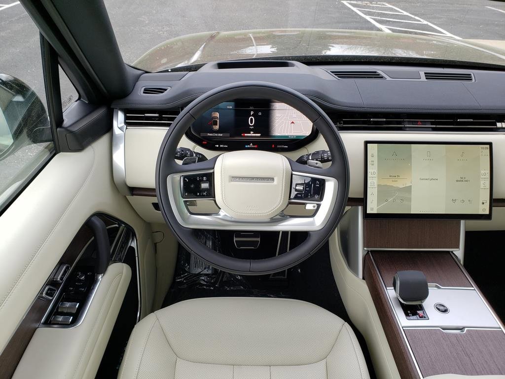 New 2025 Land Rover Range Rover Long Wheelbase SE image 14