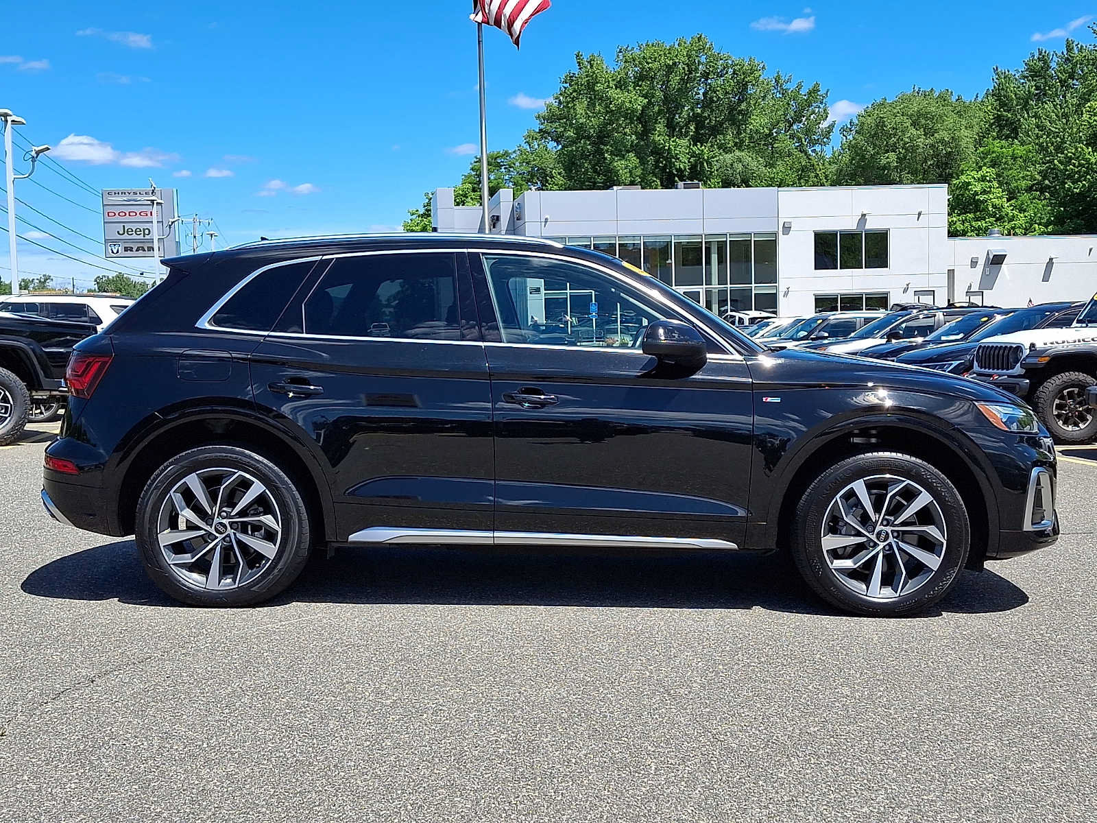 Used 2023 Audi Q5 2.0T Premium Plus w/ Premium Plus Package AWD/4WD image 7