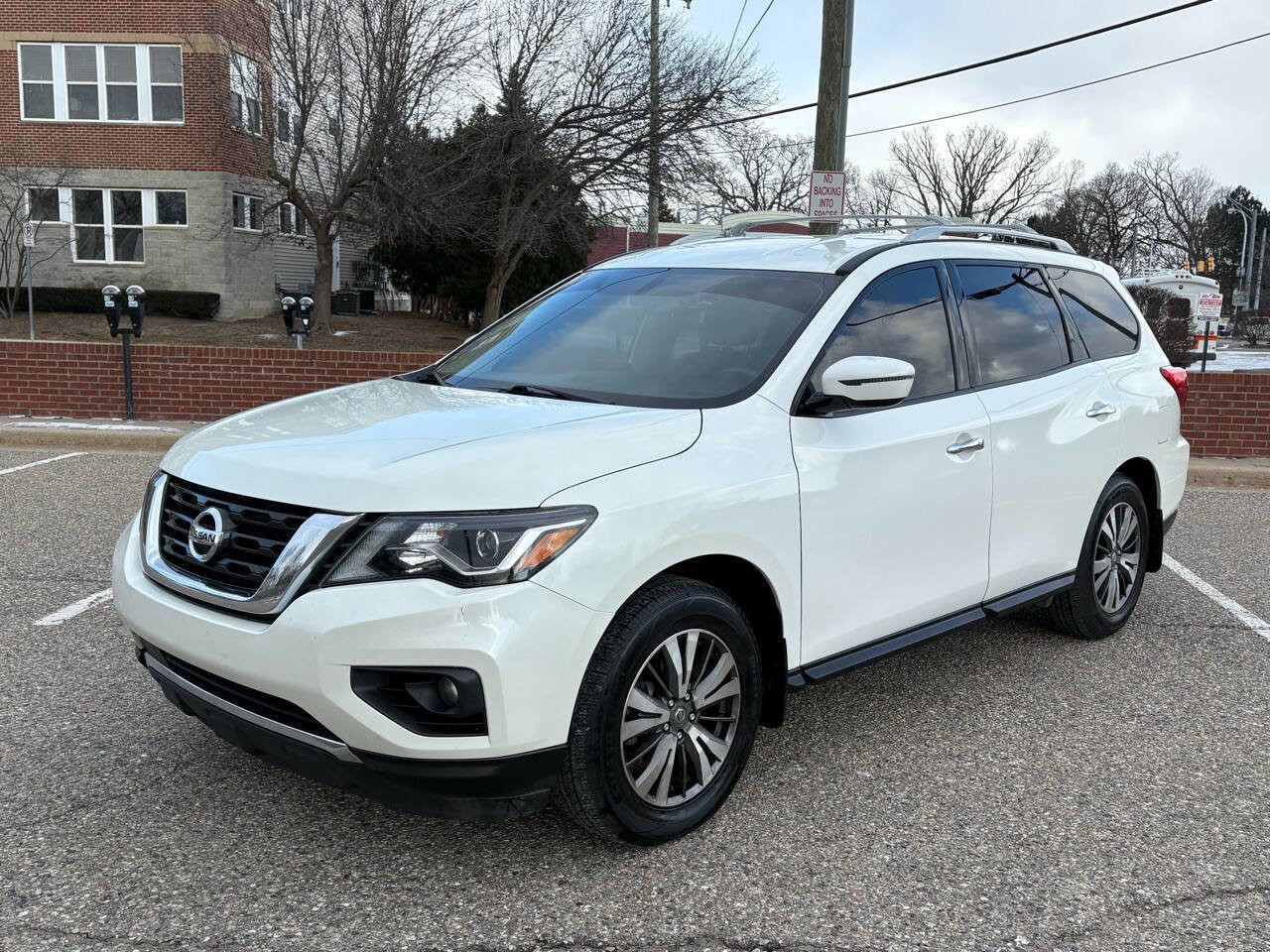 Used 2020 Nissan Pathfinder SV image 13