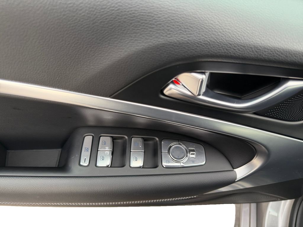 Used 2026 Genesis G70 2.5T image 18