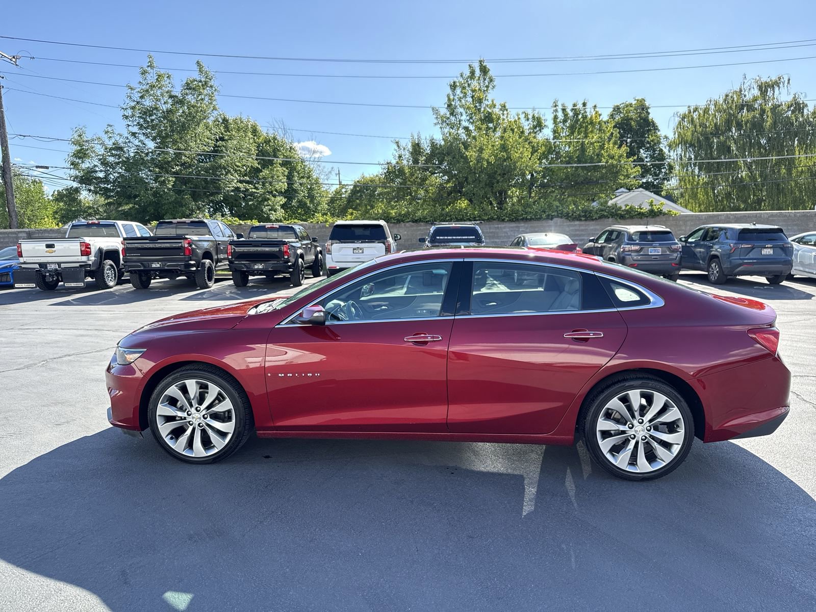 Used 2018 Chevrolet Malibu Premier w/ Premier Sun and Wheel Package FWD image 2