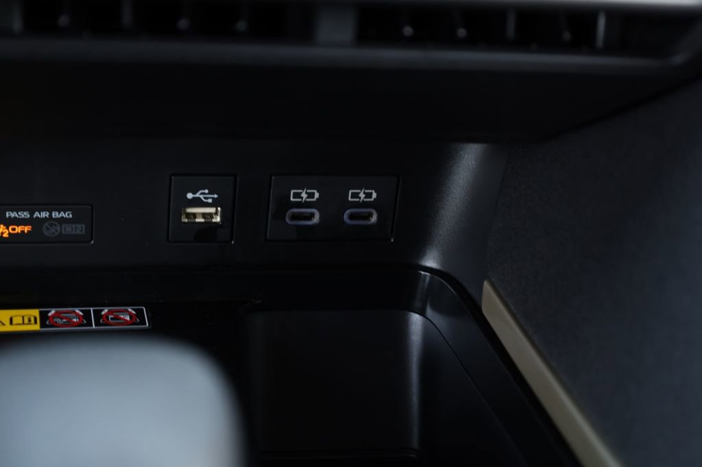 Used 2025 Toyota Camry LE image 7