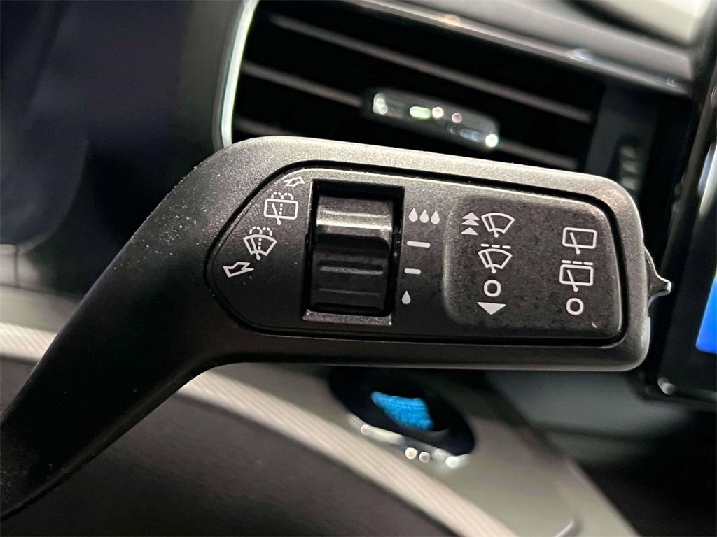 Used 2022 Ford Explorer XLT w/ Equipment Group 202A image 27