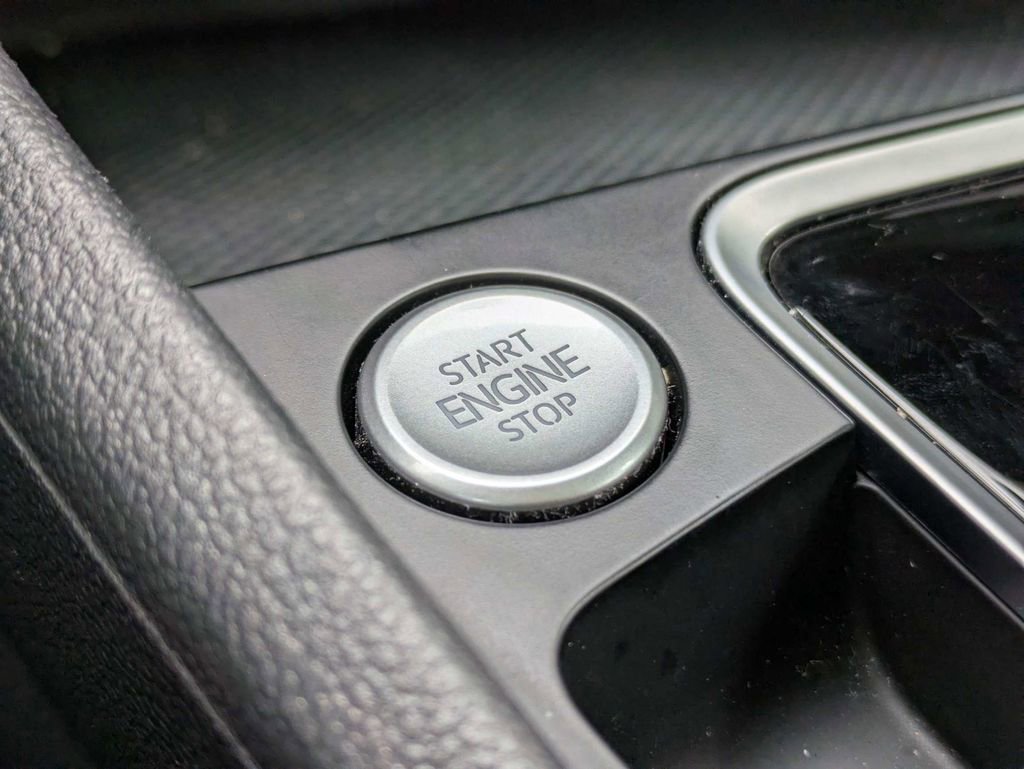 Used 2019 Volkswagen Jetta SE FWD image 39