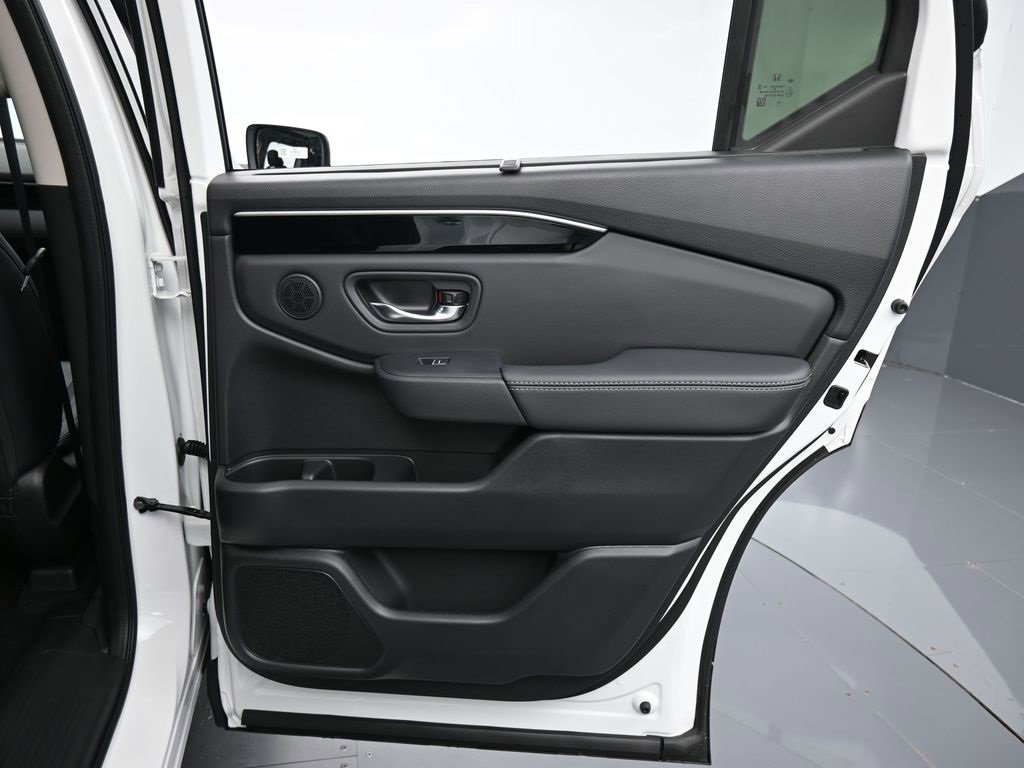 New 2025 Honda Pilot Touring image 39