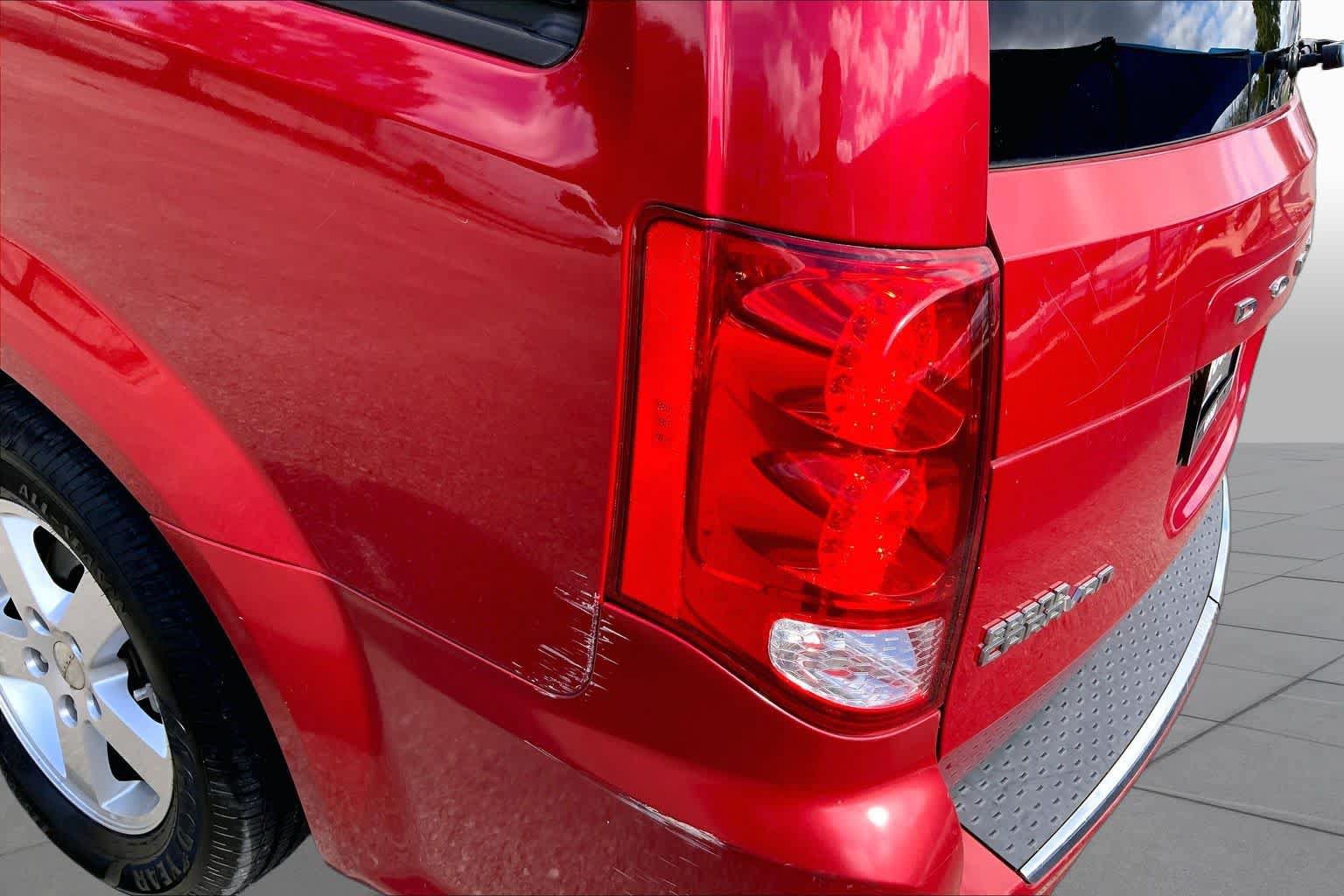 Used 2013 Dodge Grand Caravan SXT FWD image 28