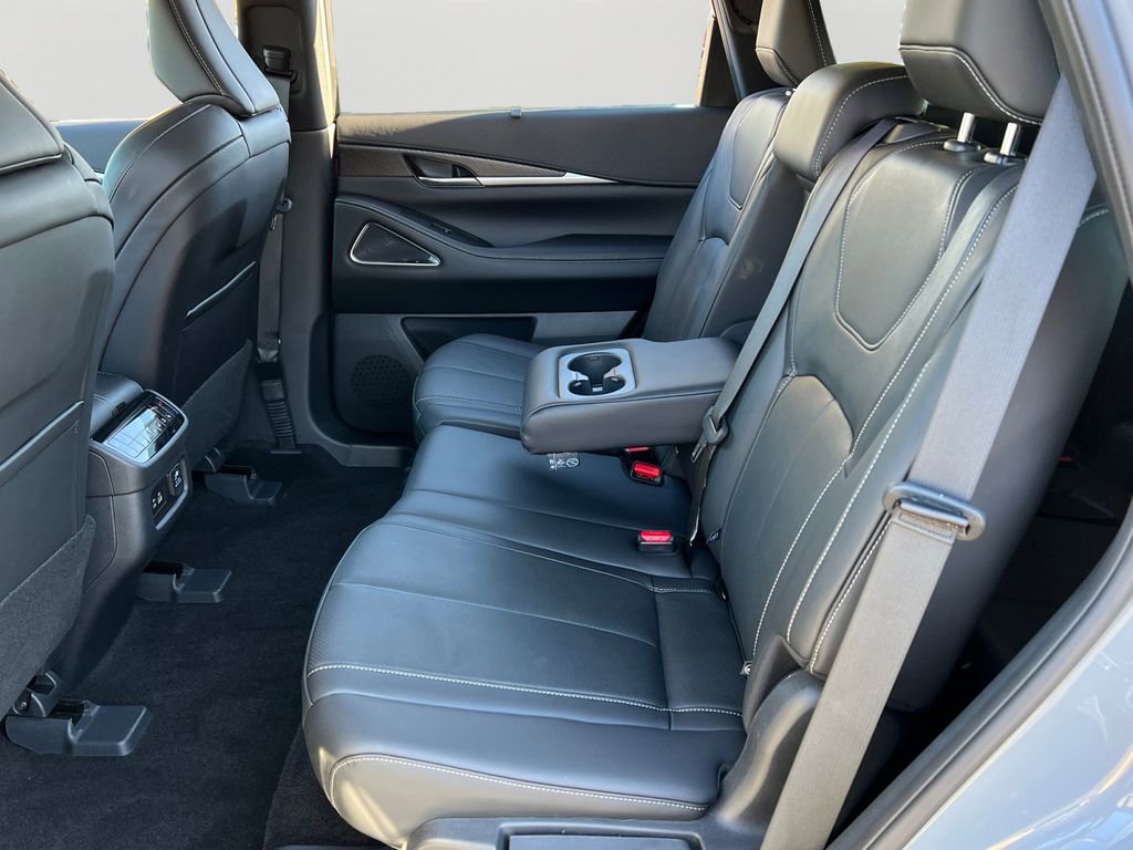 Used 2025 INFINITI QX60 Sensory w/ Cargo Package image 12