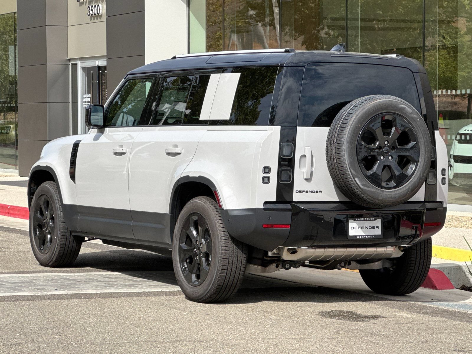 New 2026 Land Rover Defender 110 S AWD/4WD image 4