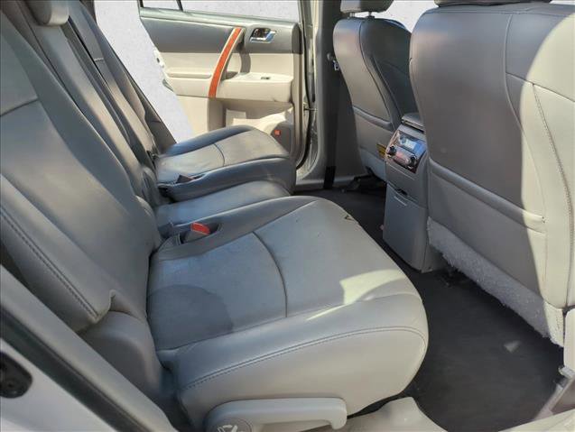 Used 2013 Toyota Highlander Limited image 26