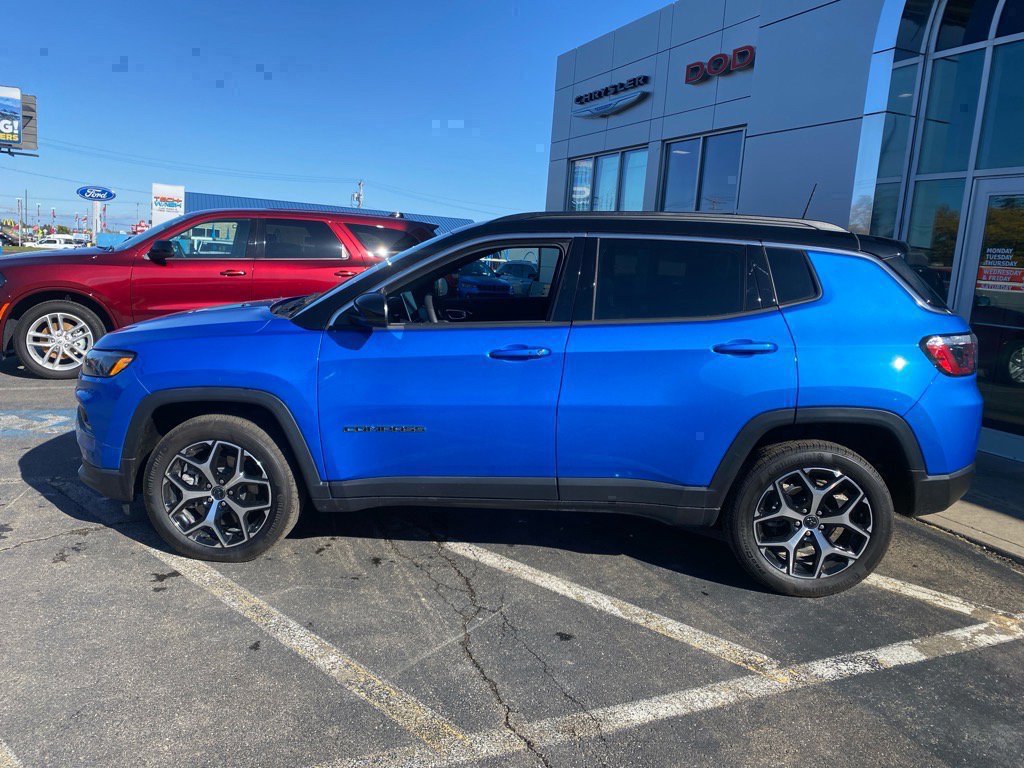 Used 2025 Jeep Compass Limited image 2