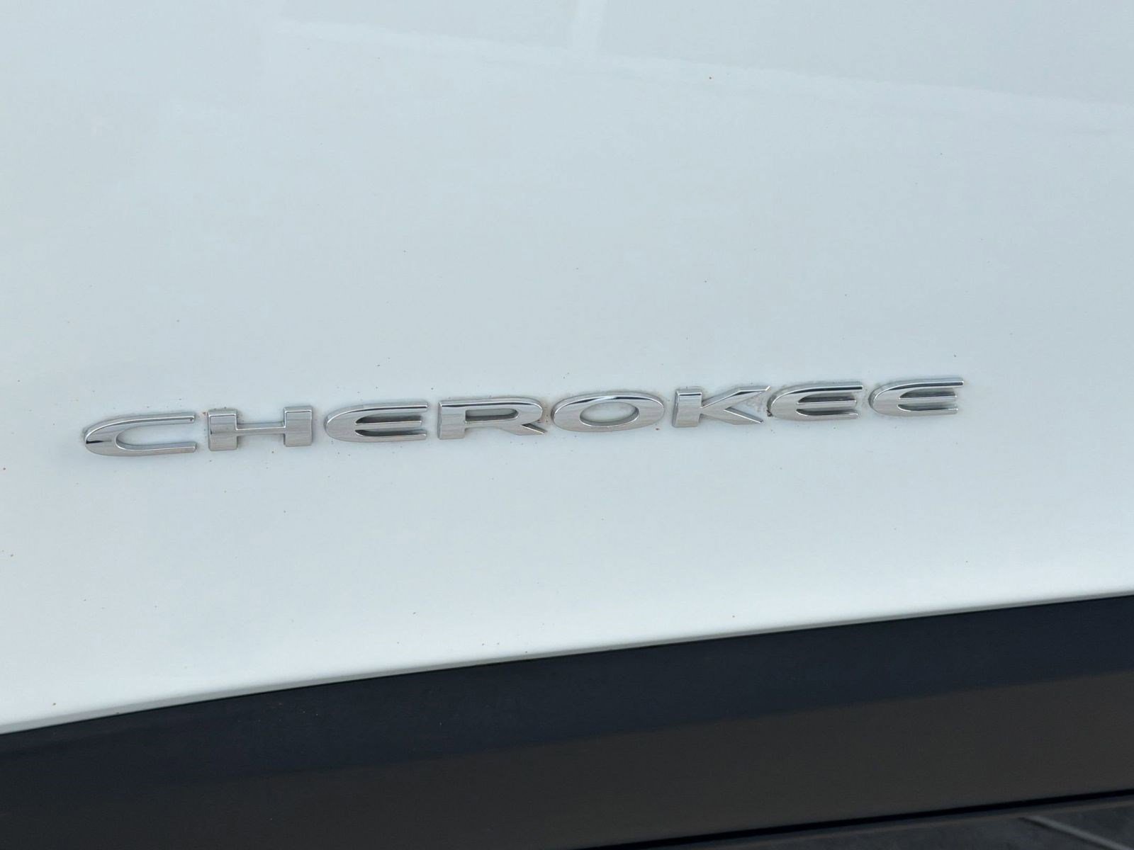 Used 2022 Jeep Cherokee Latitude Lux w/ Sun & Sound Group AWD/4WD image 30