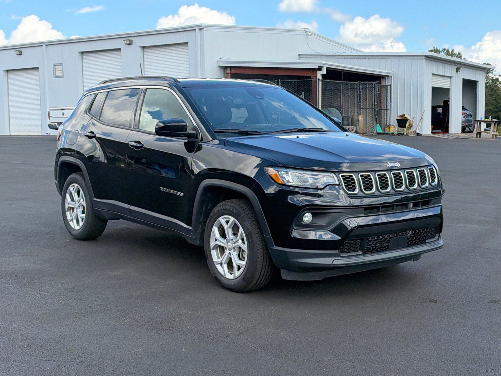 Used 2024 Jeep Compass Latitude AWD/4WD image 3