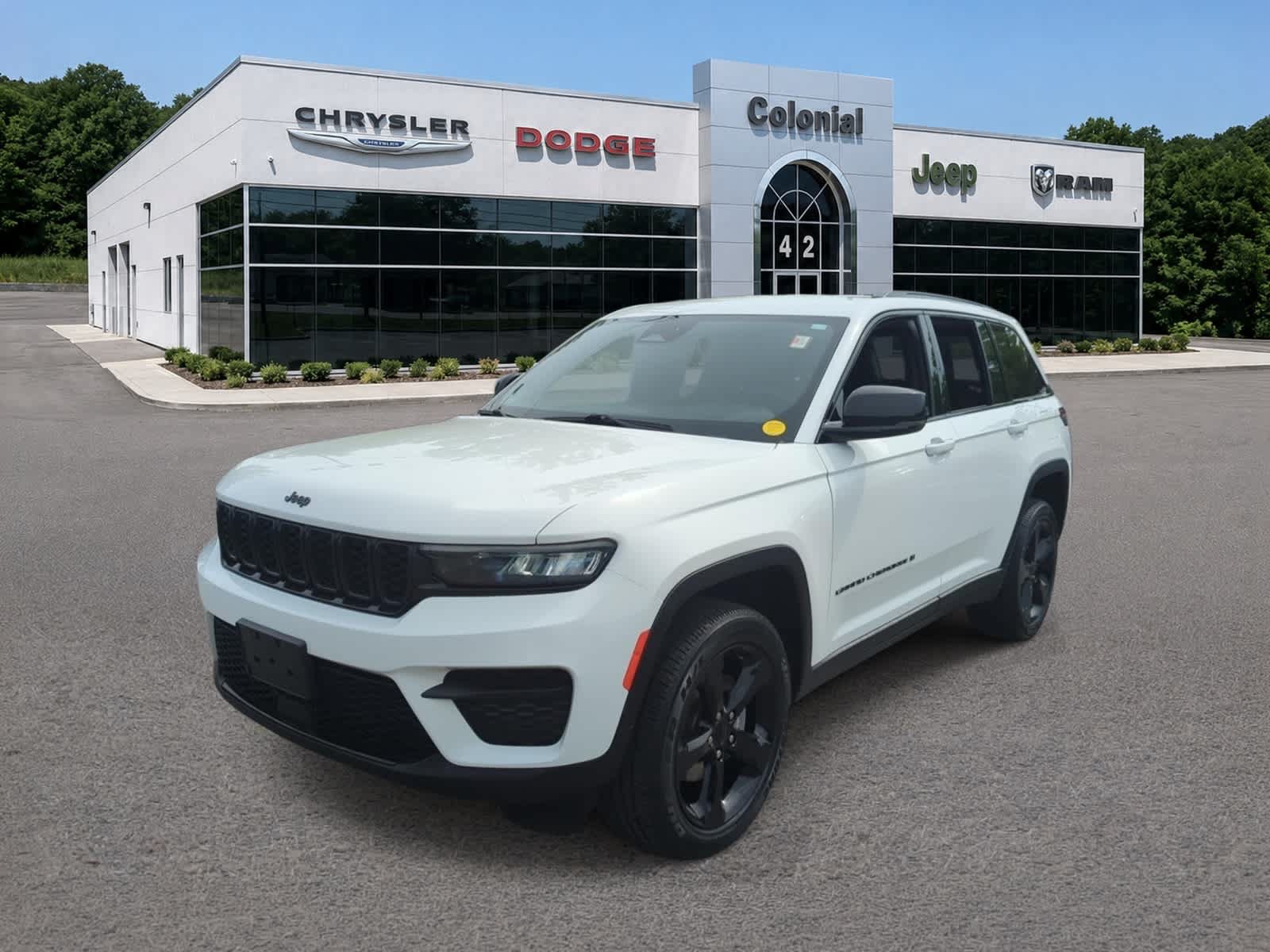 Used 2023 Jeep Grand Cherokee Altitude AWD/4WD image 2