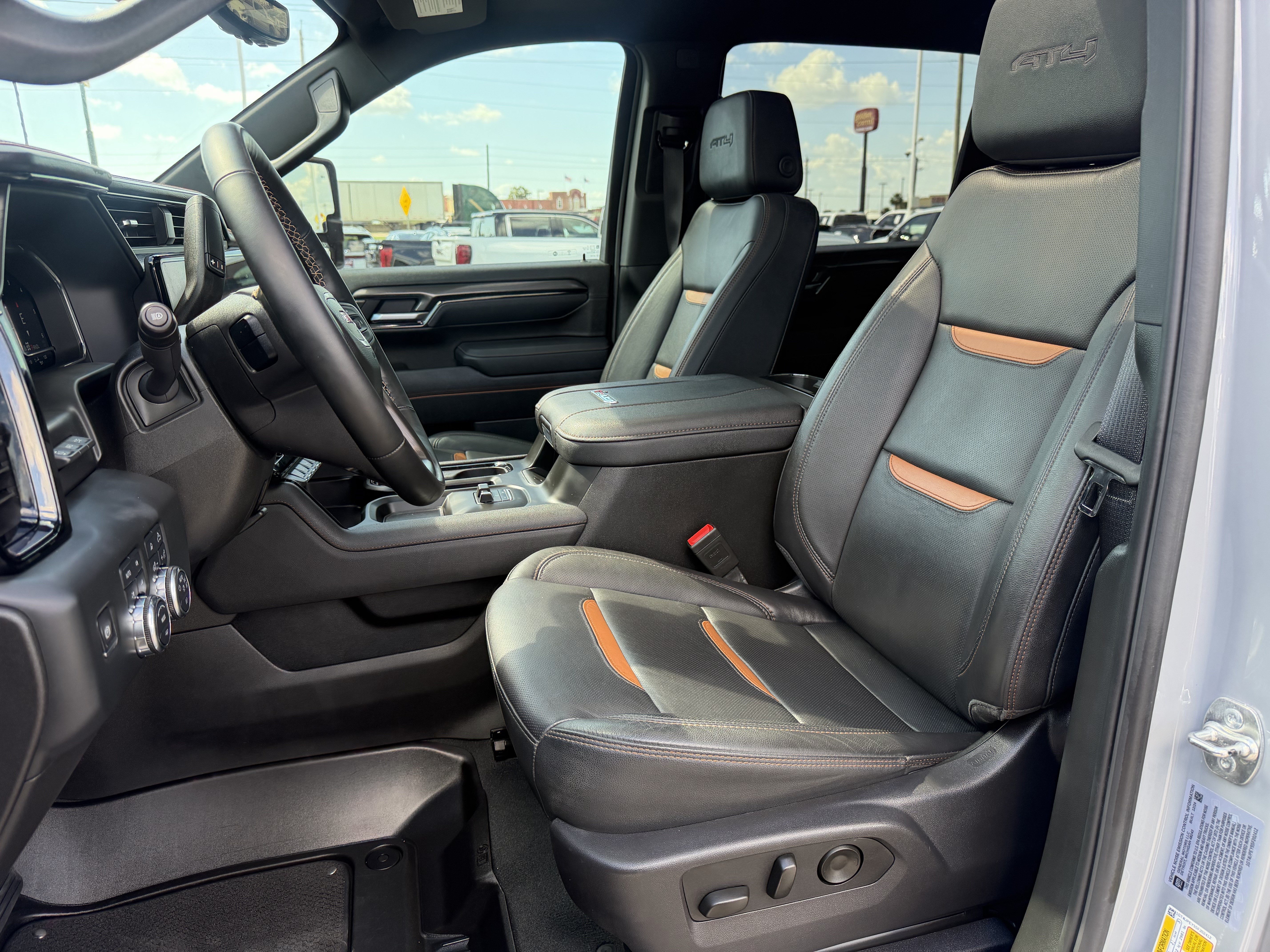 Used 2025 GMC Sierra 2500 AT4 w/ AT4 Premium Plus Package AWD/4WD image 25