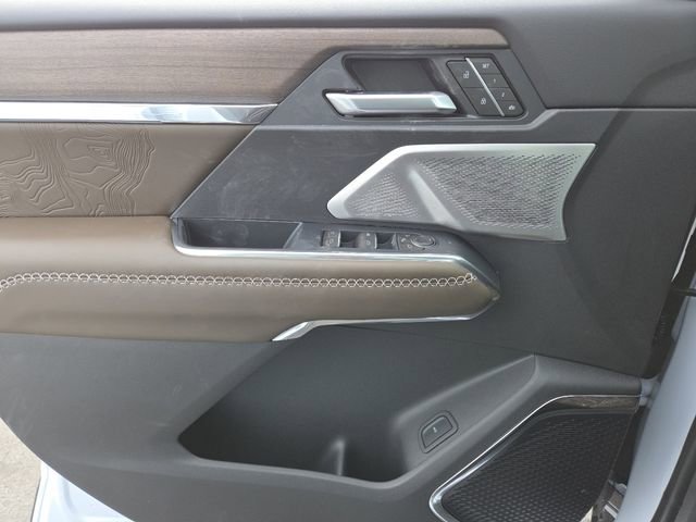 New 2026 GMC Acadia Denali Ultimate w/ LPO, Floor Liner Package image 36