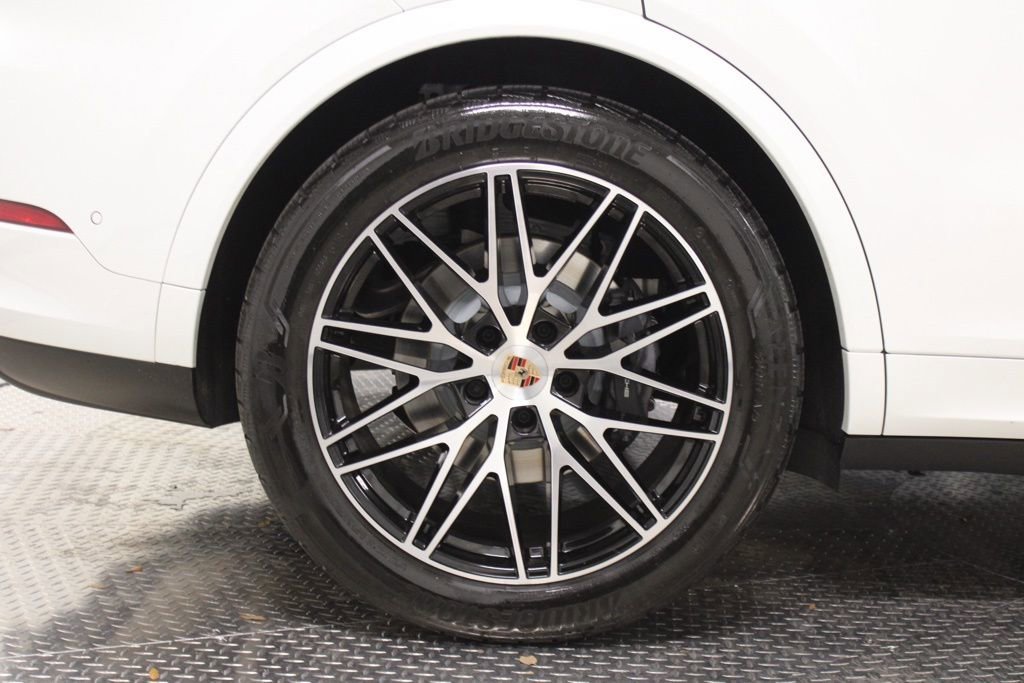 Certified 2026 Porsche Cayenne Coupe image 8