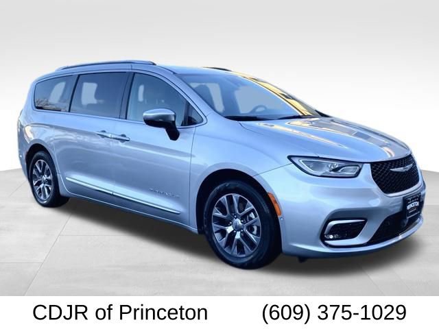 Used 2023 Chrysler Pacifica Pinnacle image 1