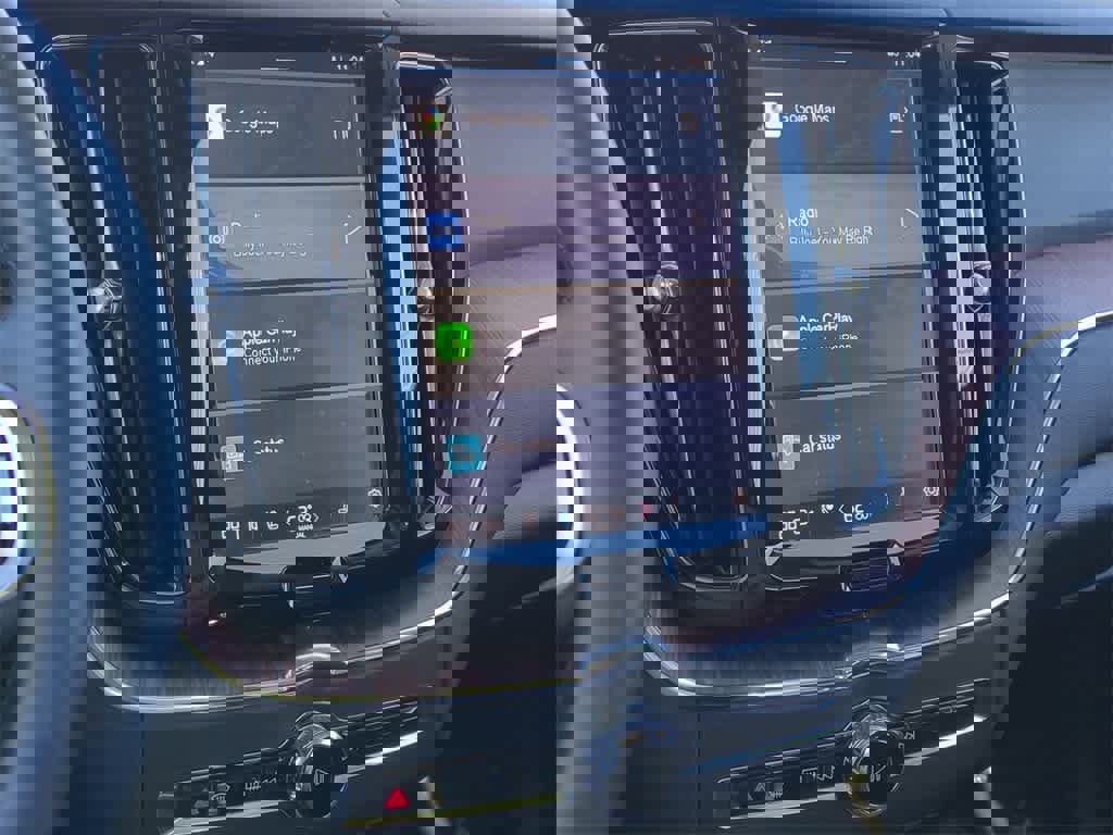 Used 2024 Volvo XC60 B5 Plus w/ Protection Package Premier image 28