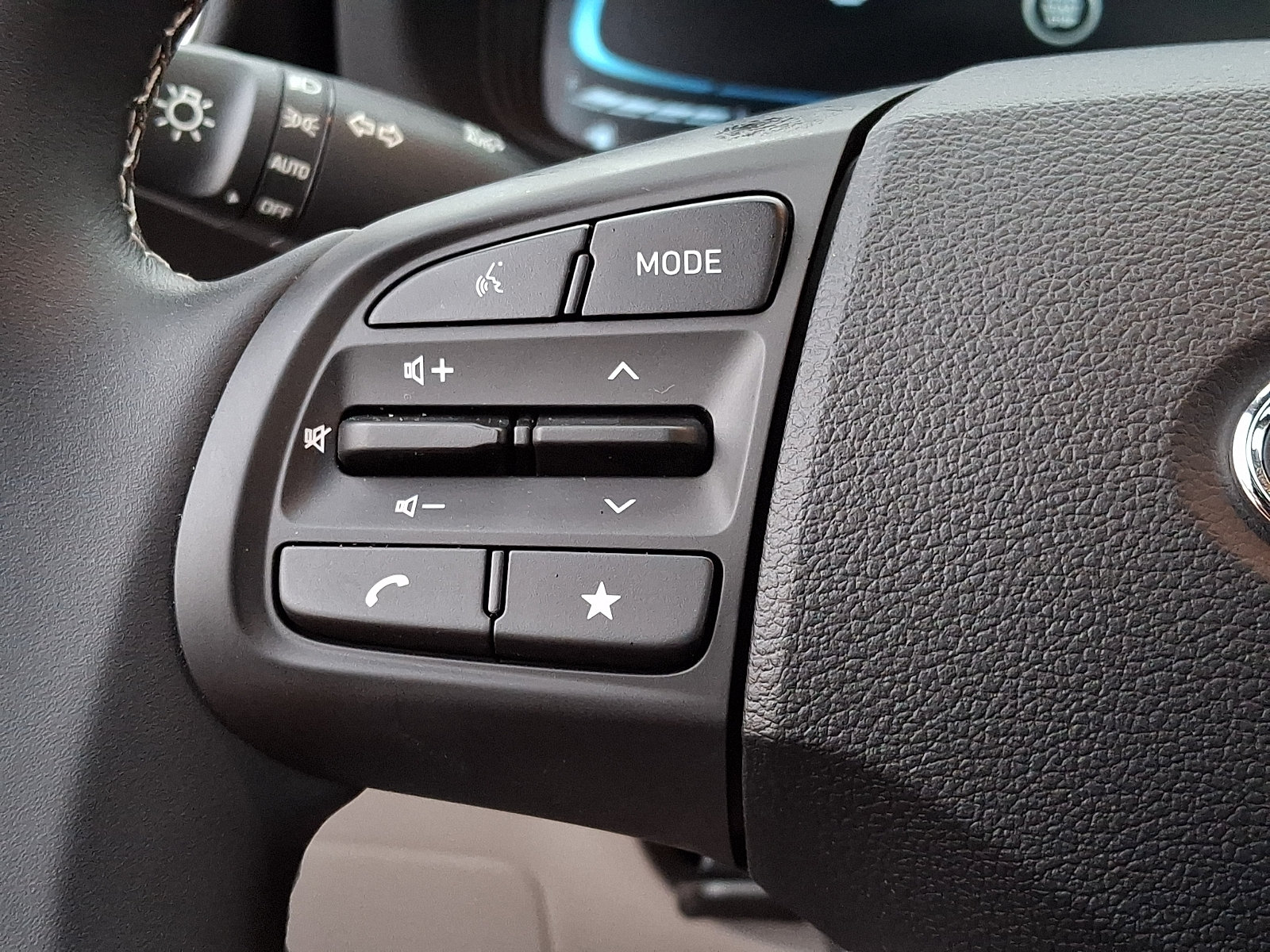 Used 2026 Hyundai Venue SEL FWD image 23