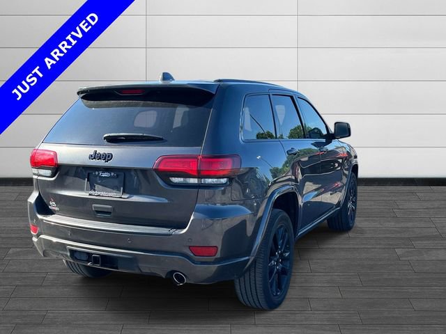 Used 2020 Jeep Grand Cherokee Altitude RWD image 3