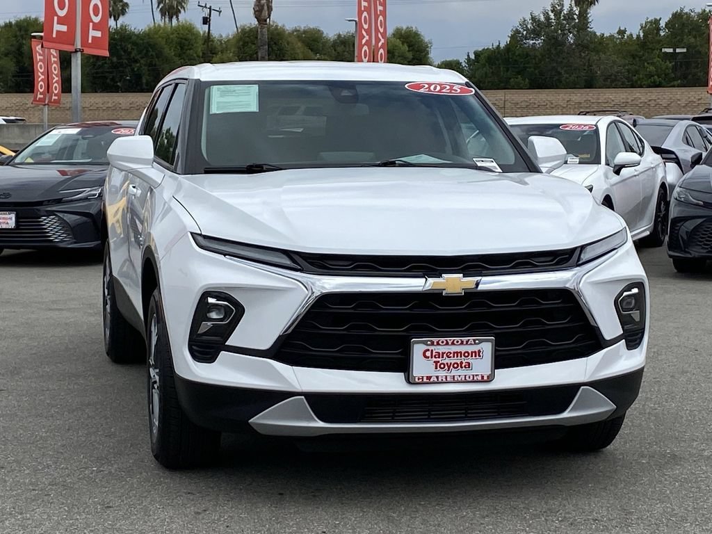 Used 2025 Chevrolet Blazer LT FWD image 46