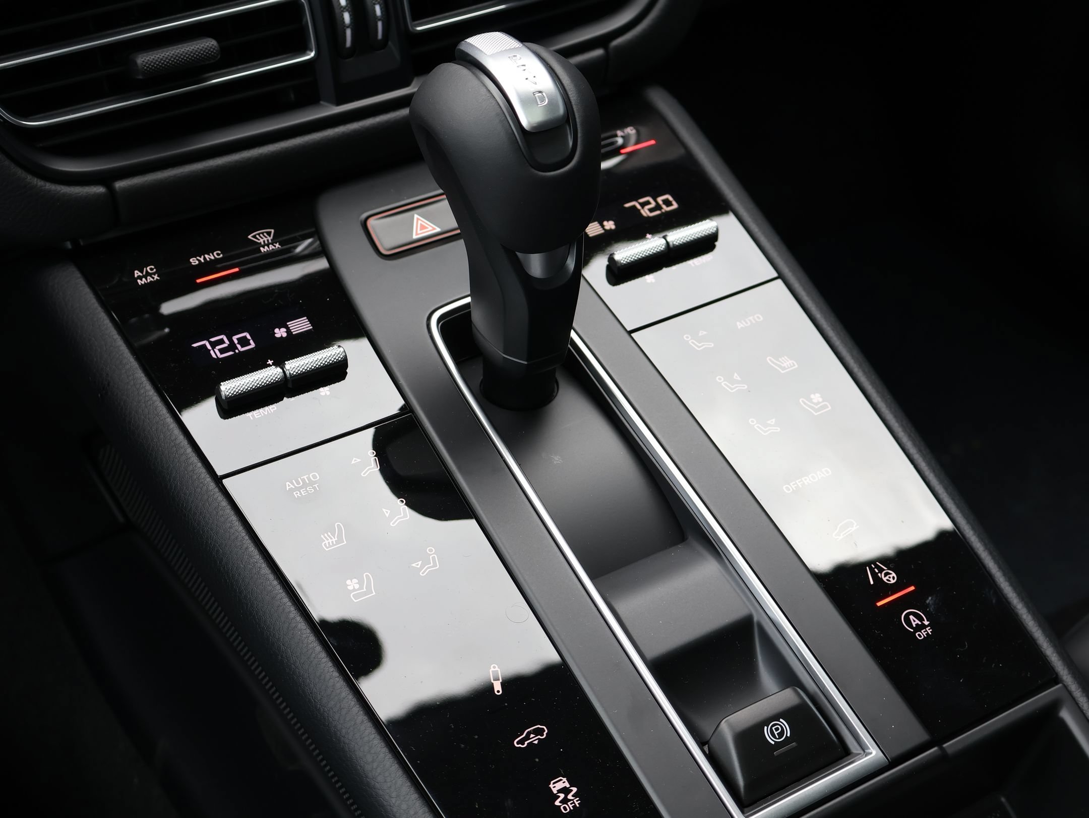 New 2026 Porsche Macan Turbo AWD/4WD image 20