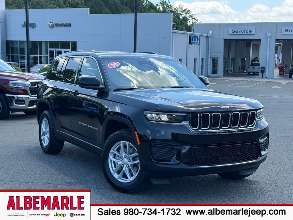 New 2026 Jeep Grand Cherokee Laredo RWD image 1