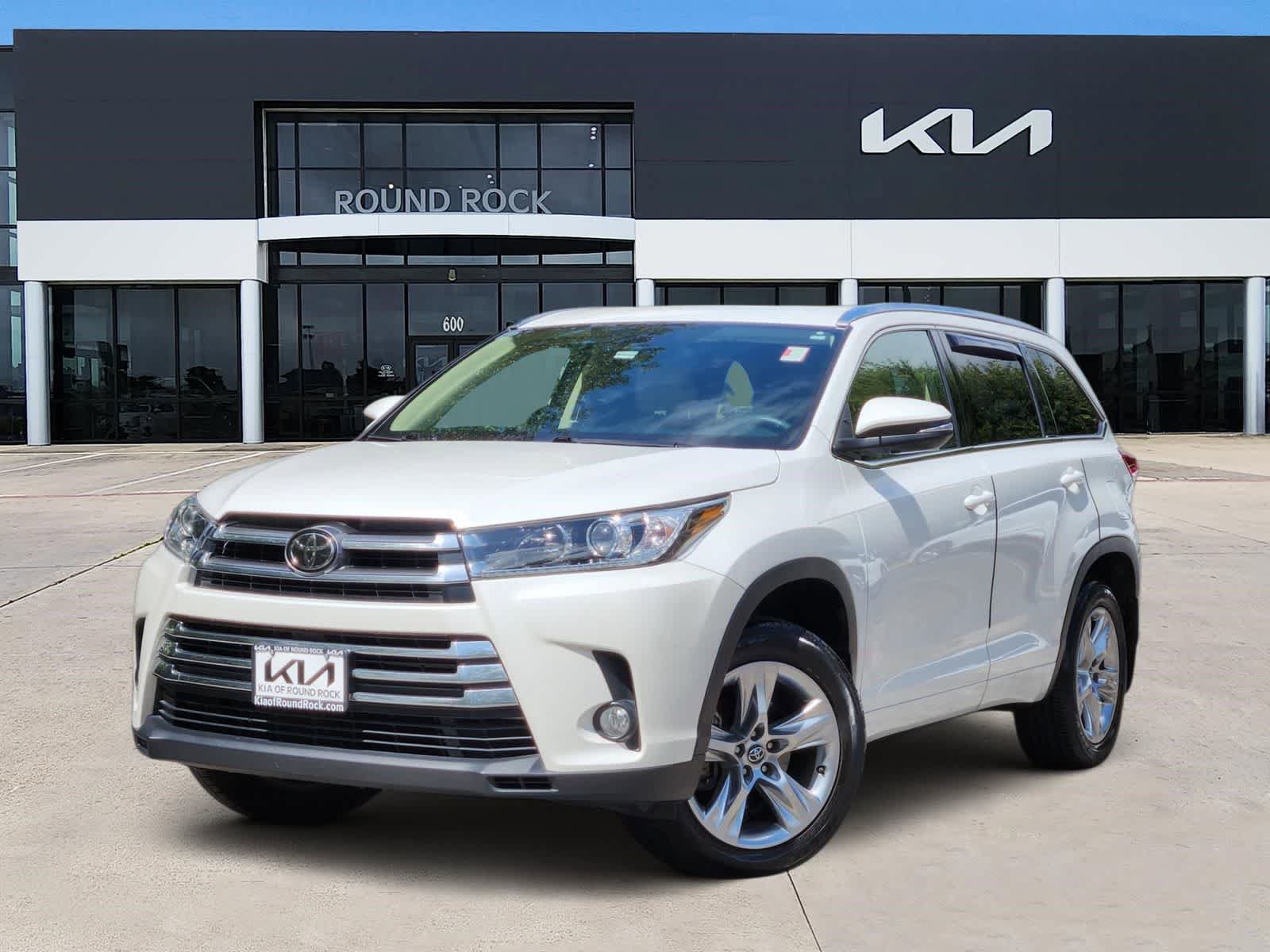 Used 2017 Toyota Highlander Limited FWD image 1